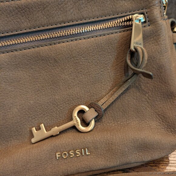 Fossil Crossbody Camera Bag - Picture 5 of 9